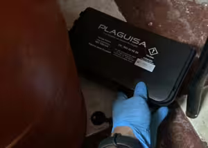 Técnico de Plaguisa trabajando. Técnico de Plaguisa trabajando.
